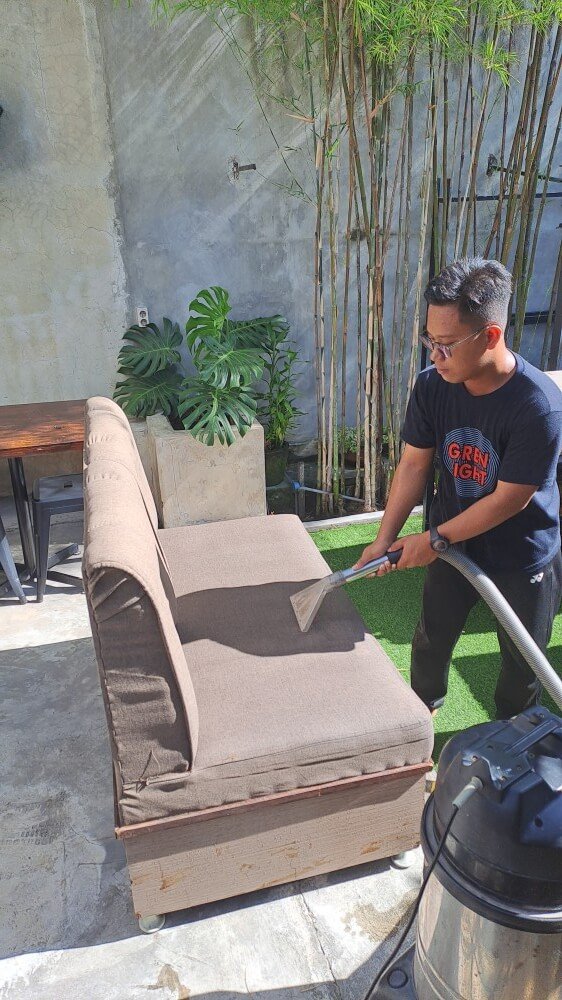 CUCI KASUR DAN SOFA (12)