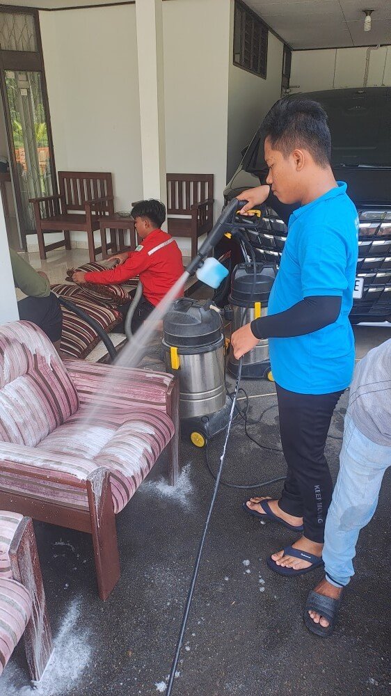 CUCI KASUR DAN SOFA (17)